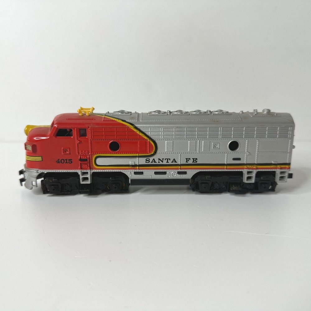 Tyco Santa Fe 4015 Diesel Locomotive Engine HO Scale Red Silver Train Untested